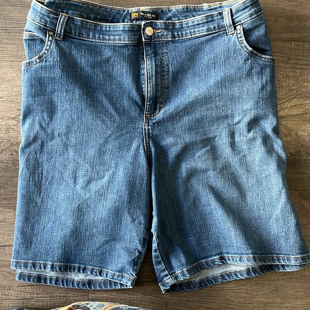Women 24W Lee Jean shorts